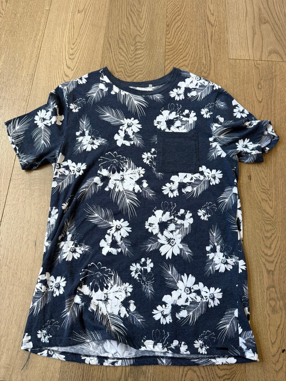 Byas Men's Navy Tropical Floral Pocket T-Shirt M